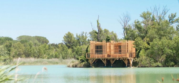 Pourquoi choisir une cabane sur l’eau pour ses vacances ?